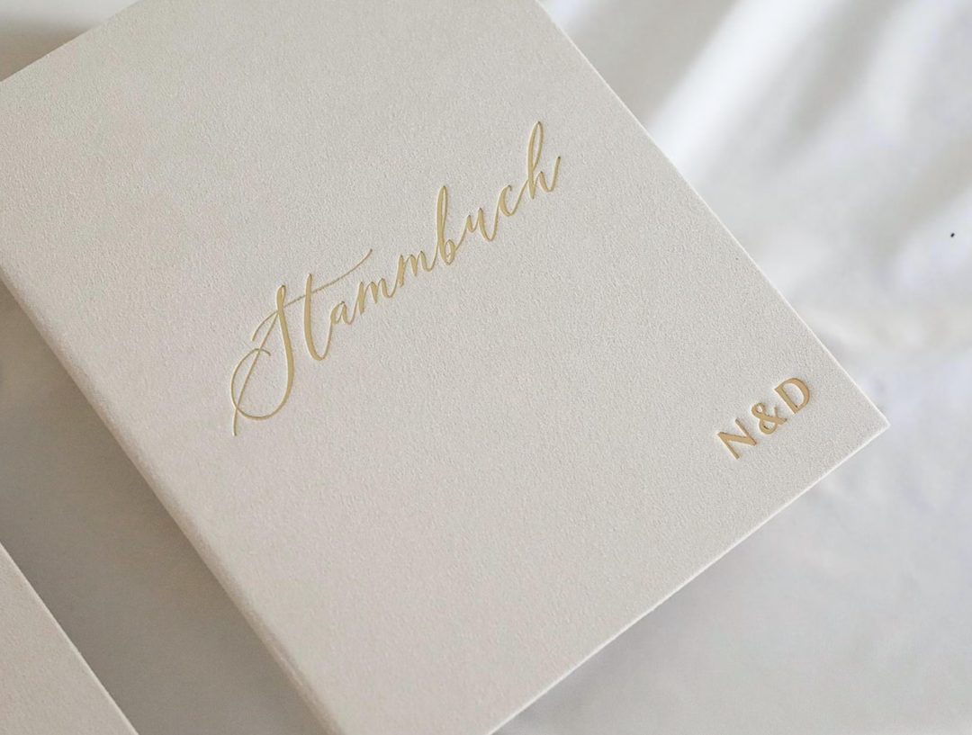 Stammbuch mit Personalisierung *Limitierte Valentinstags-Edition* / Familienstammbuch - beige Leinen Hochzeitseinladung.de