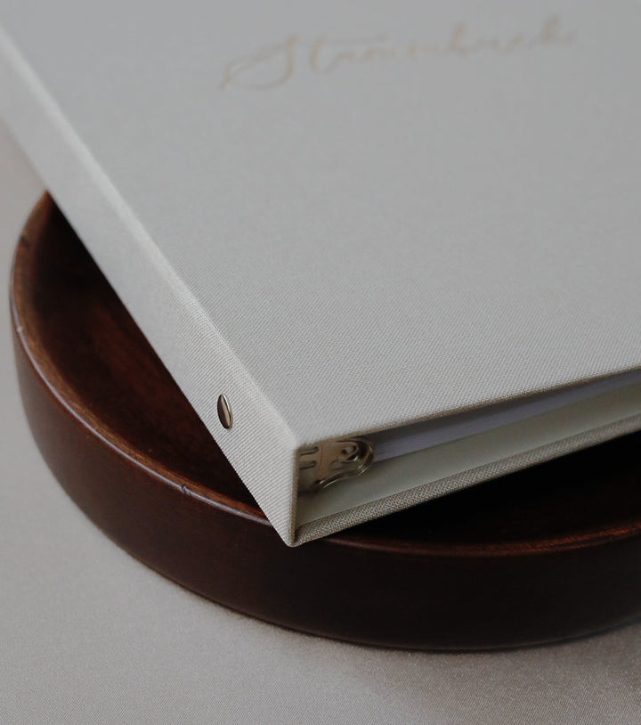 A4 Stammbuch der Familie / Familienstammbuch mit Goldprägung & Beige Leinen Hochzeitseinladung.de