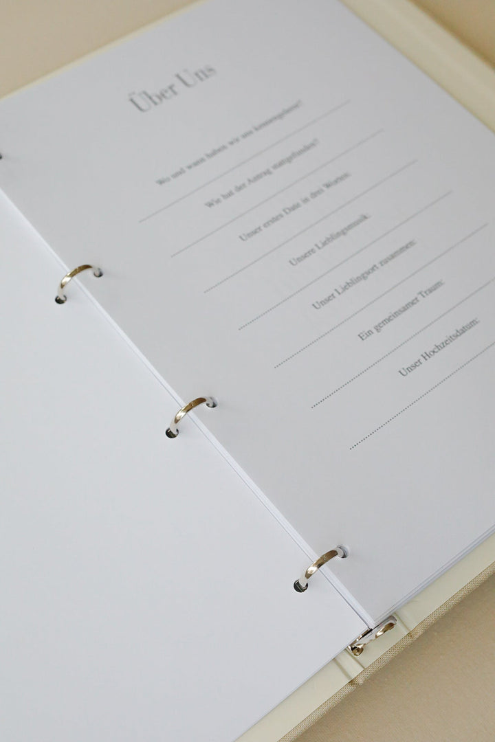 A4 Stammbuch der Familie / Familienstammbuch mit Goldprägung & Beige Leinen Hochzeitseinladung.de
