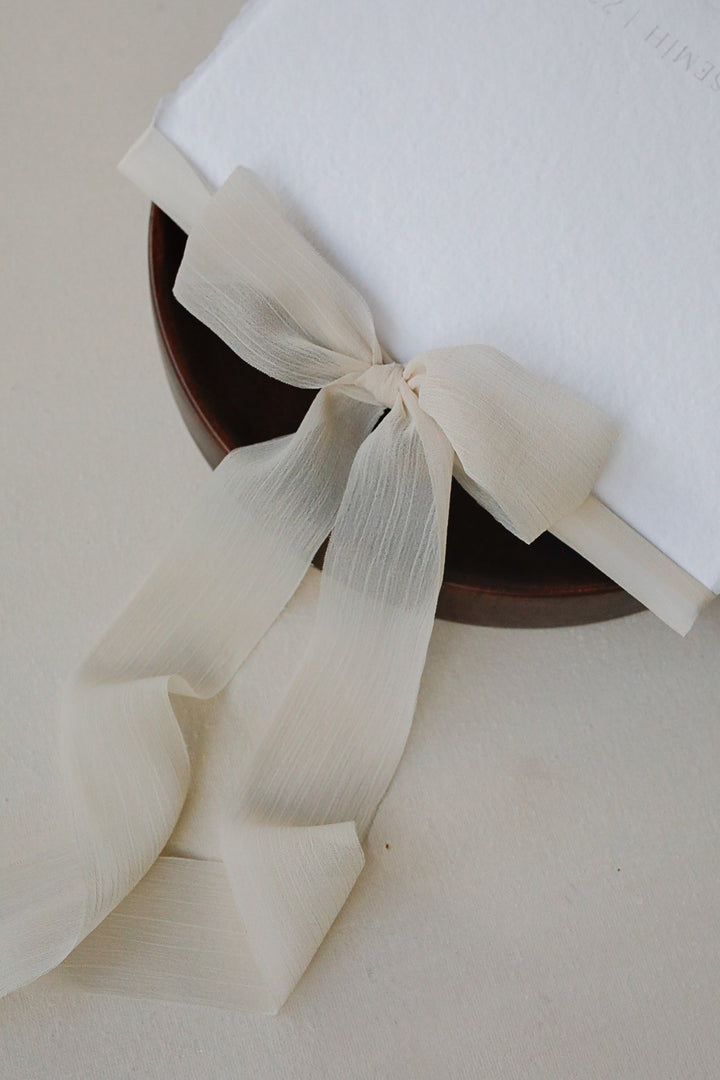 Büttenpapier Gästebuch personalisiert & Handgeschöpft inklusive Schleife Hochzeitseinladung.de