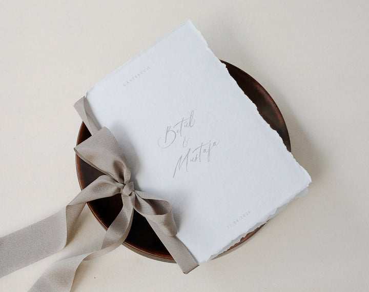 Büttenpapier Gästebuch personalisiert & Handgeschöpft inklusive Schleife Hochzeitseinladung.de
