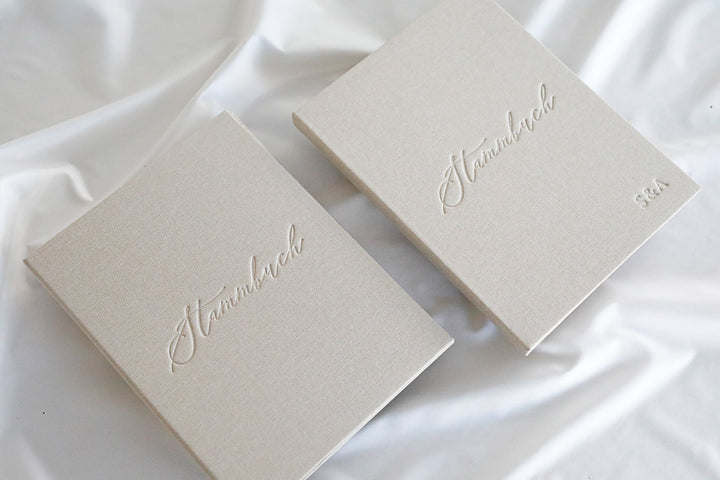 Stammbuch mit Personalisierung *Limitierte Valentinstags-Edition* / Familienstammbuch - beige Leinen Hochzeitseinladung.de