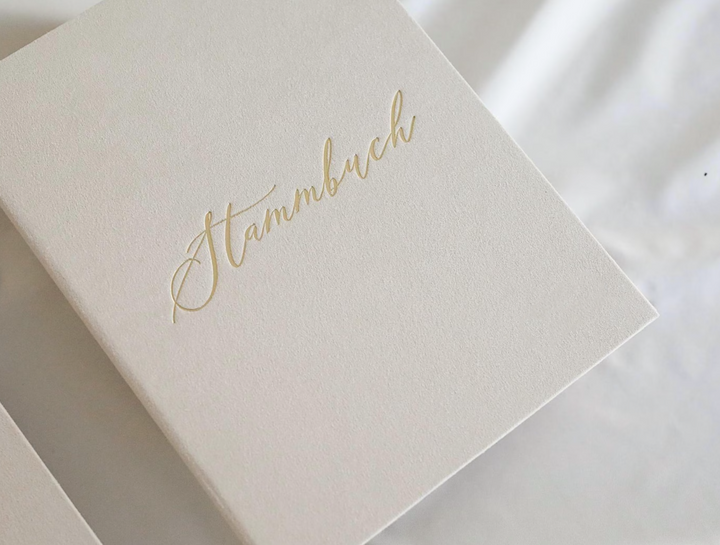 Stammbuch mit Personalisierung *Limitierte Valentinstags-Edition* / Familienstammbuch - beige Leinen Hochzeitseinladung.de