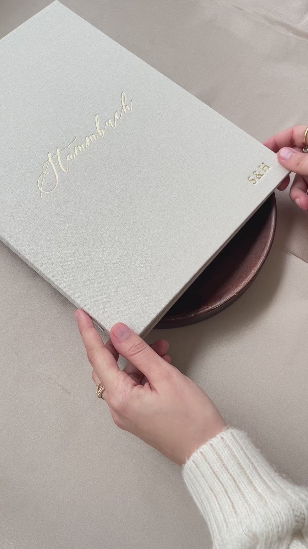 A4 Stammbuch der Familie / Familienstammbuch mit Goldprägung & Beige Leinen