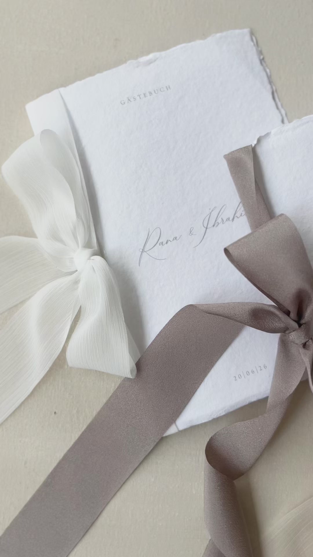 Büttenpapier Gästebuch handgeschöpft & personalisiert inklusive Schleife